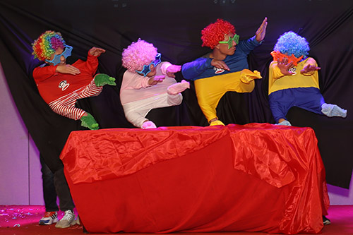 倉儲部的表演：感動小人舞