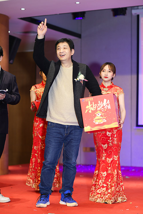 董事長抽一等獎和特等獎，，，，獎金4位數三名。